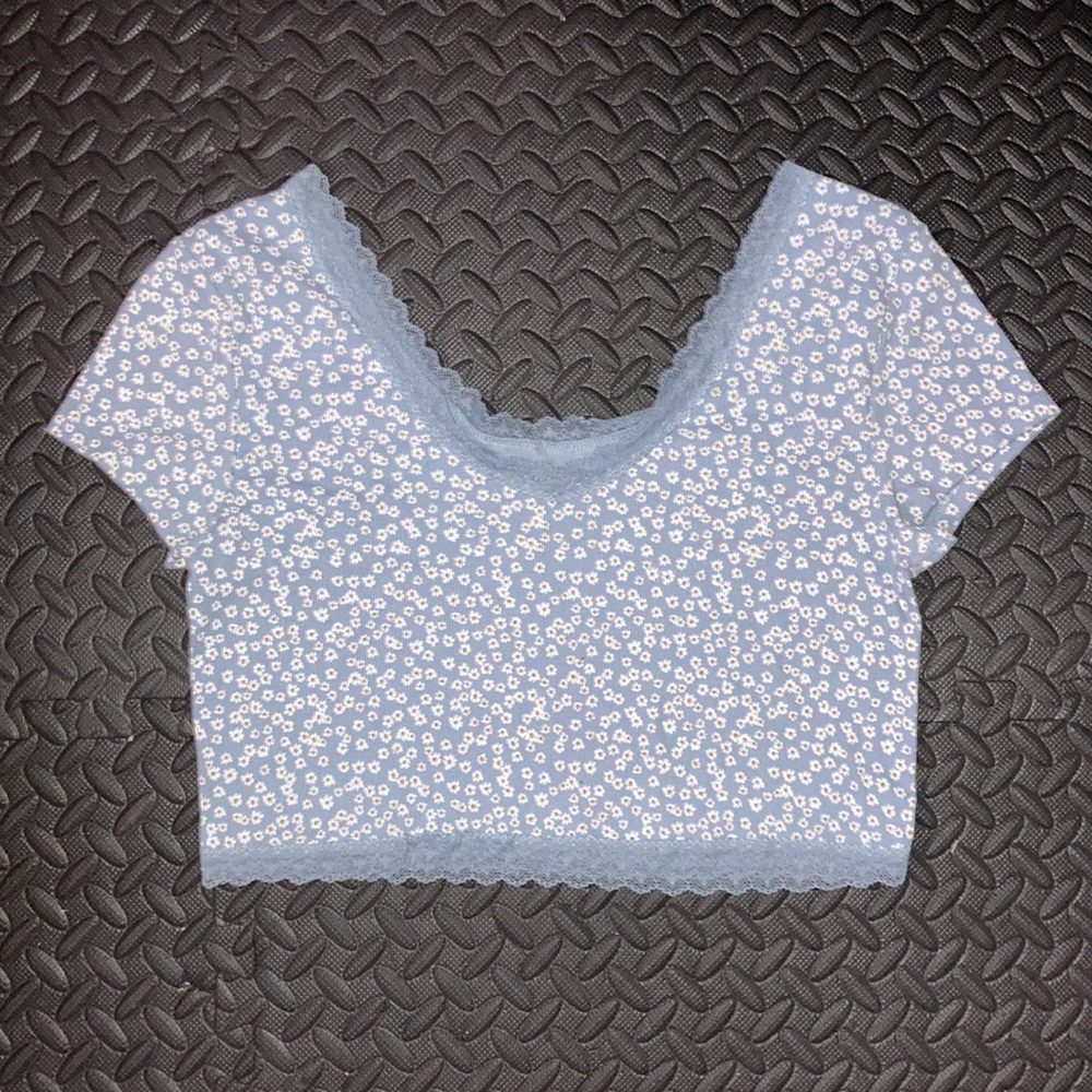 NWOT Floral Crop Short Sleeve Top